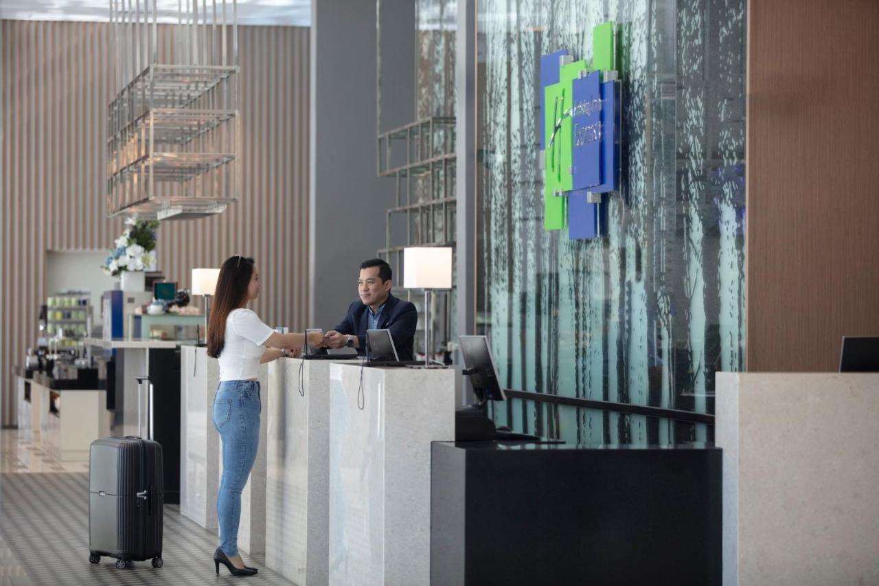 Holiday Inn Express Kota Kinabalu City Centre By Ihg Exterior foto